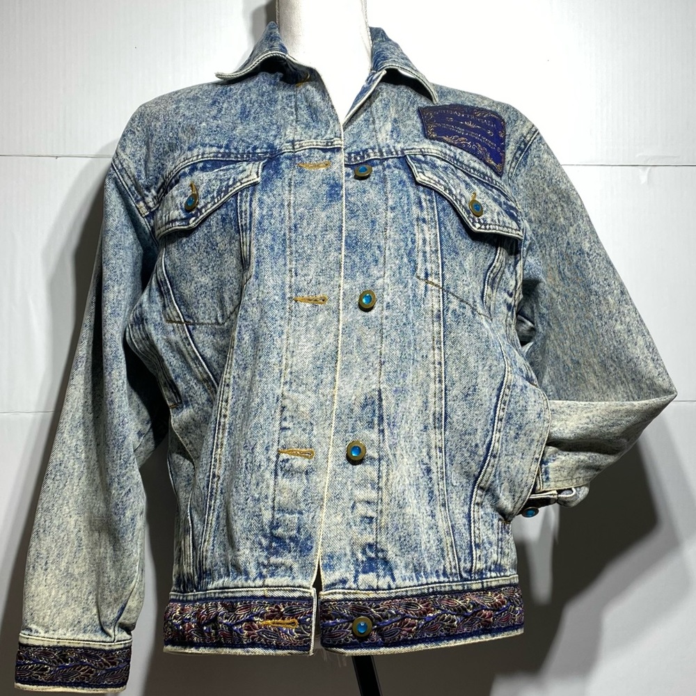 International Stefano, sportswear jean jacket size large acid wash blue